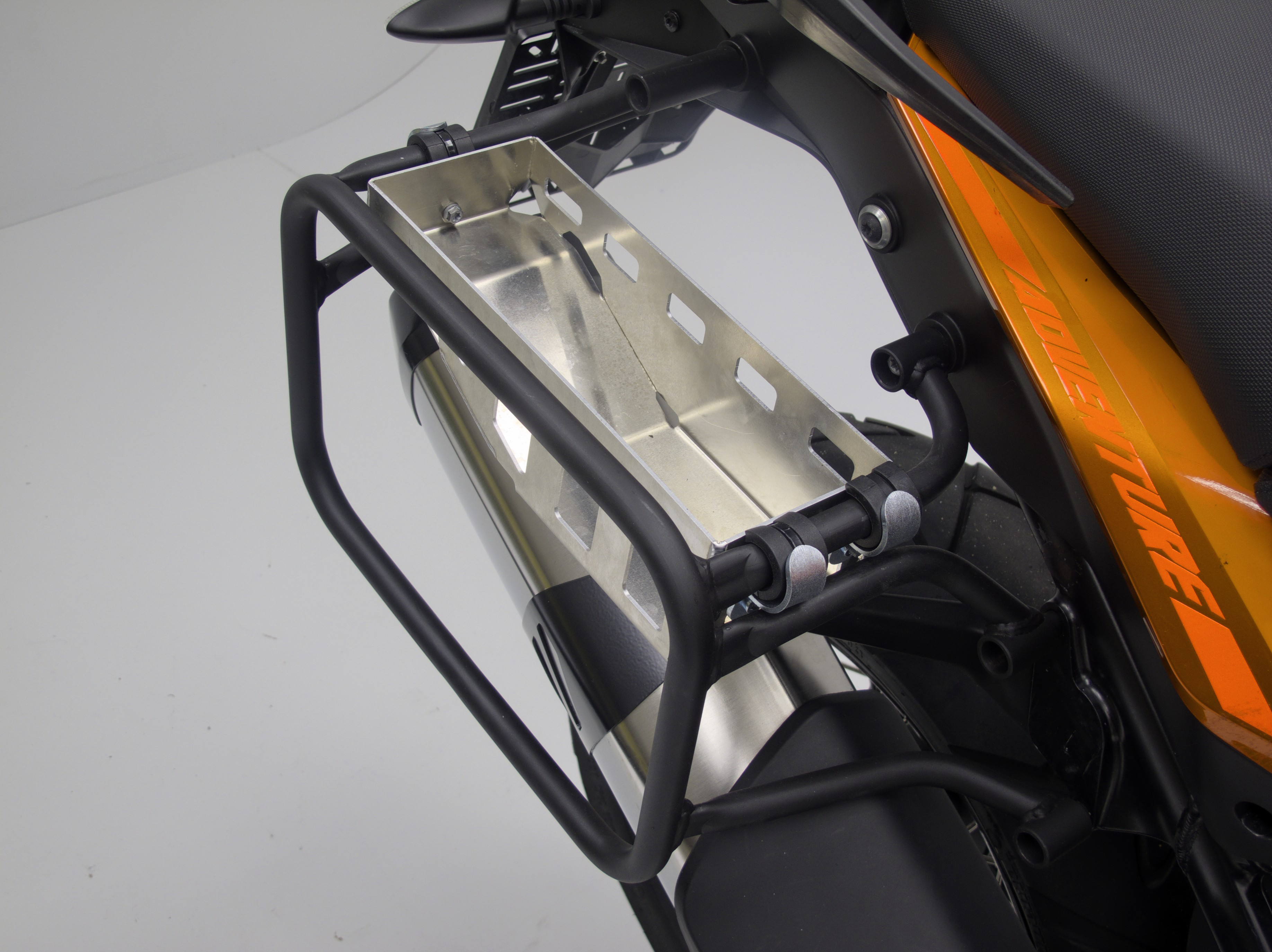 pho_pp_mon_60312913044_additional_storage_compartment_mr1__sall__awsg__v1
